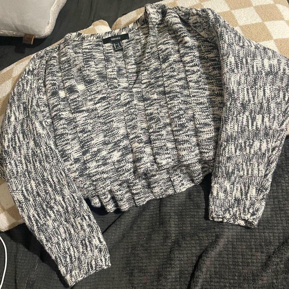 Cropped sweater - Picture 1 of 2